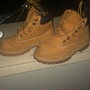 Boy boots